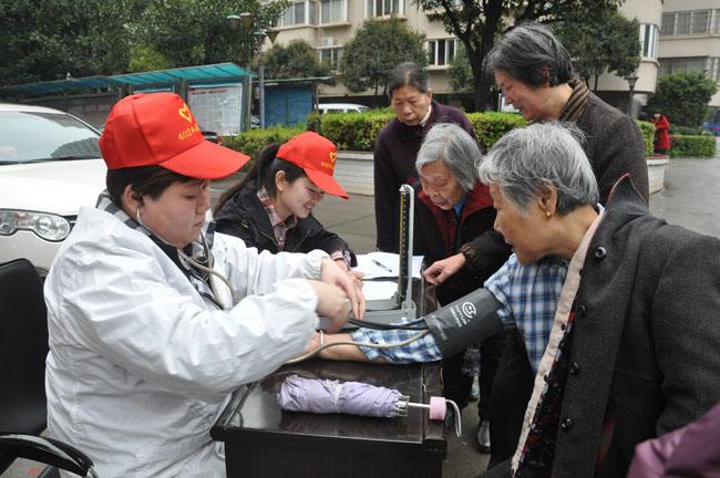 上海明珠医院中医科健康咨询进社区